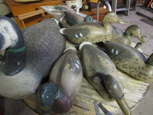 lot 304 image: Decoys with goose and Winduk Mallar...