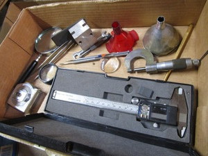 lot 335 image: Digital caliper - needs a battery, ...