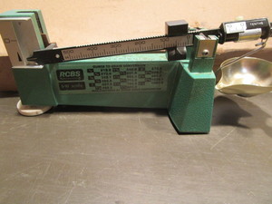 lot 382 image: Powder Scale