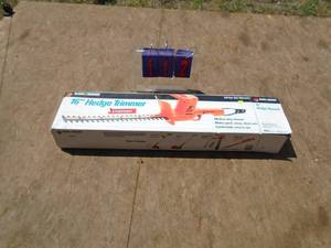 Black & decker 110 volt 16 hedge trimmer. Hardly used. As shown.