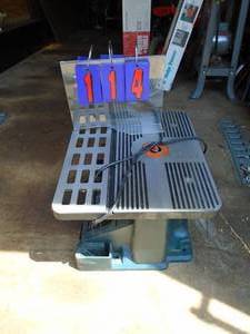 Black & Decker router tablemoulder with 9 amp router. Nearly new. As shown.
