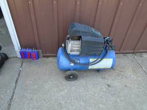 110 volt 8 gallon air compressor. Works but needs cover for swithc to operate properly. As shown.