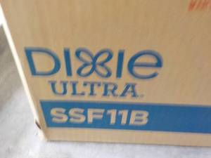 Case of Dixie 960 Ultra Plastics Fo...