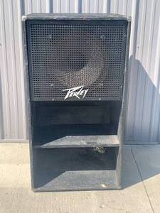 lot 3 image: Peavey Model 115-SC Cabinet Speaker 44 Inch Tall