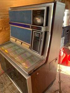 lot 7 image: Antique Seeburg Juke Box Model, LS2 with Records Tested Working