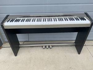 lot 12 image: Casio Privia PX-110 Digital Keyboard