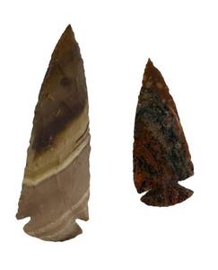 lot 15 image: Agate Arrowheads 3 & 5 Inch Long