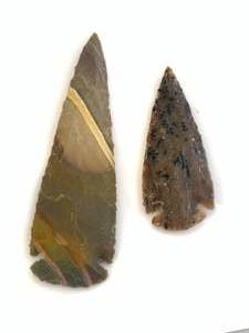 lot 16 image: Agate Arrowheads 3 & 5 Inch Long