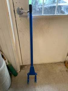 lot 63 image: New Deluxe Pallet Buster $89 Retail