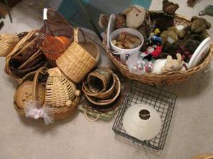 lot 16 image: Collection of baskets, stuffed anim...