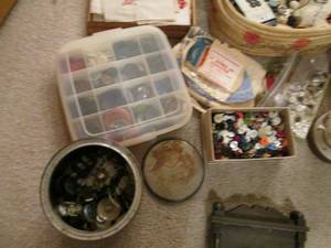 lot 19 image: Lot of buttons and other sewing sup...