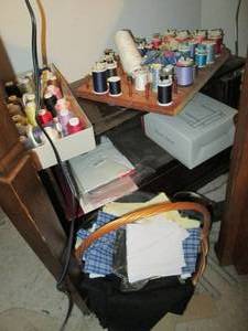 lot 29 image: Small vintage shelf with thread mat...