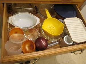 lot 41 image: Drawer of baking ware...