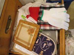 lot 49 image: Lot of towels dishcloths pot holder...