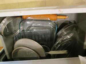 lot 51 image: Lot of baking and other pans...
