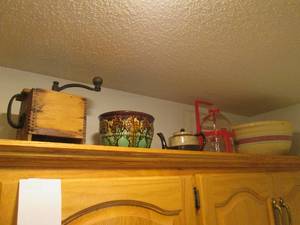 lot 55 image: Collection of antiques and interest...