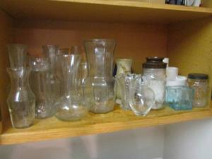 lot 60 image: Lot of vintage and other glassware,...