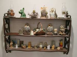 lot 62 image: Decorative display shelf with inter...