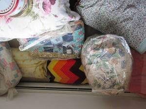 lot 68 image: Lot of quilts and blankets, many ho...