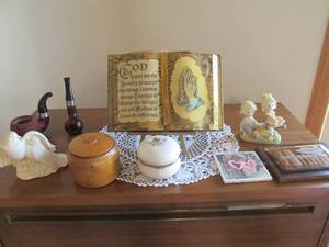 lot 74 image: Decorative and vintage lot...