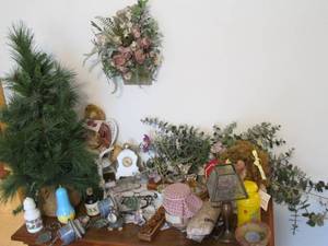 lot 87 image: Lot of vintage and home decor items...
