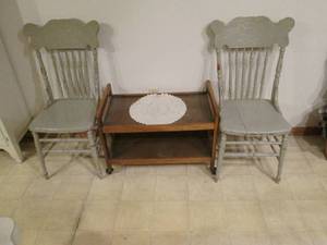 lot 93 image: 2 wood chairs and table on wheels 3...