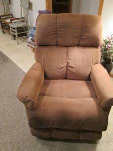 lot 95 image: Lazy Lazyboy recliner w removable ...