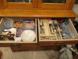 lot 130 image: Contents of 2 drawers including sil...