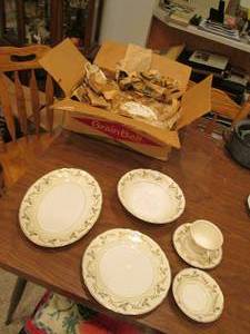 lot 138 image: Edwin Knowles China set (see photos...