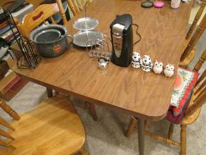 lot 141 image: Electric can opener, napkin holder,...