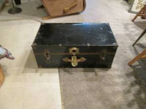 lot 149 image: Trunk 30.516.513 (has key bu...