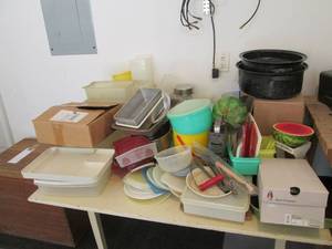 lot 151 image: Contents of table including roaster...