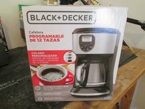 lot 160 image: Black & Decker 12 cup programmable ...