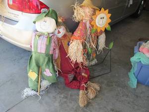 lot 180 image: 3 Scarecrows for decorating and met...