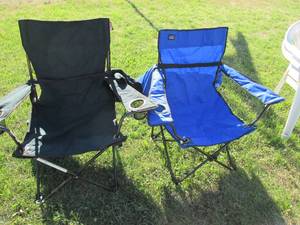lot 183 image: 2 collapsible canvas chairs w case...
