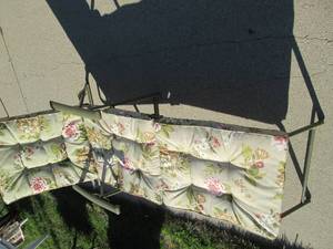 lot 184 image: Folding padded lawn chair in great ...