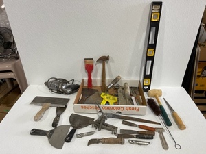 lot 9 image: Hand Tools