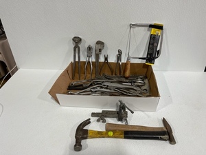 lot 14 image: Hand Tools