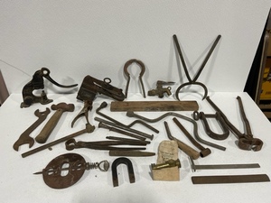 lot 22 image: Vintage Tools