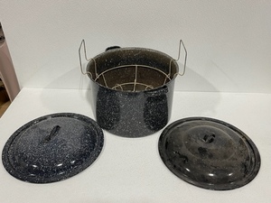 lot 26 image: Water Bath Canner with Rack