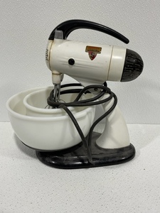 lot 33 image: Sunbeam Mixmaster and Bowls