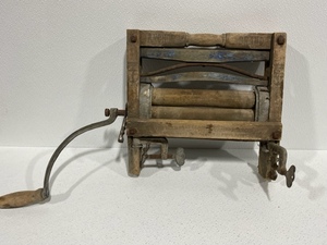 lot 36 image: Antique Clothes Wringer by Anchor