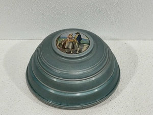 lot 59 image: Vintage Powder Puff Music Box
