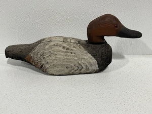 lot 65 image: Wooden Duck Decor