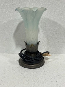 lot 55 image: Vintage Flower Lamp