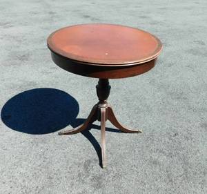 lot 10 image: Vintage Wood Round Top Table