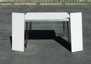 lot 6 image: Vintage Walter of Wabash Formica Table with 2 Leaves