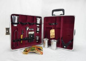 lot 12 image: The Original Trav-L-Bar by Ever-Ware Executair 737 with Key