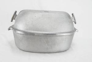 lot 25 image: Vintage Guardian Service Large Turkey Roaster with Cover