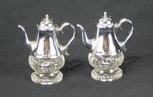 lot 28 image: Vintage Guardian Service Hostess Teapot Salt and Pepper Shakers